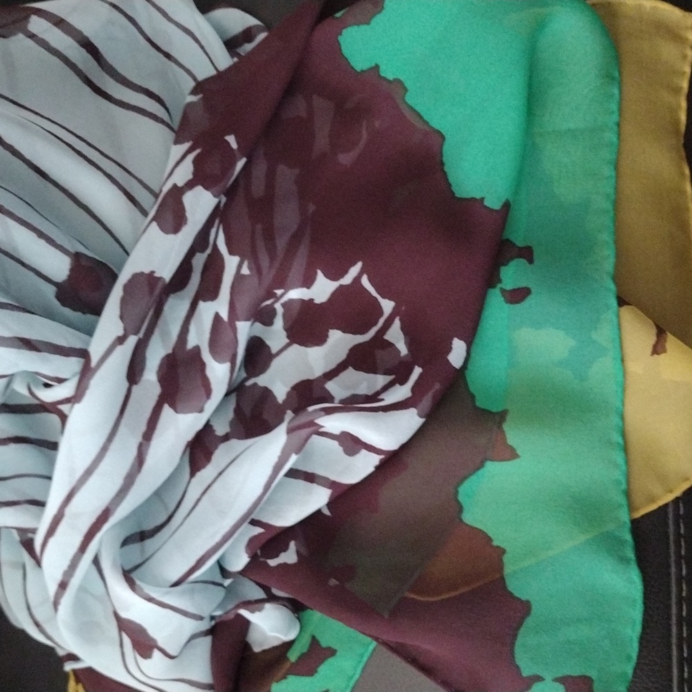 Diane Von Furstenberg scarf - Picture 3 of 7
